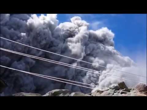 御嶽山の噴火の瞬間width=190